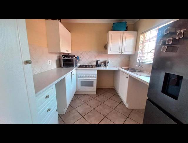 2 BEDROOM PROPERTY TO RENT IN ROOIHUISKRAAL NORTH